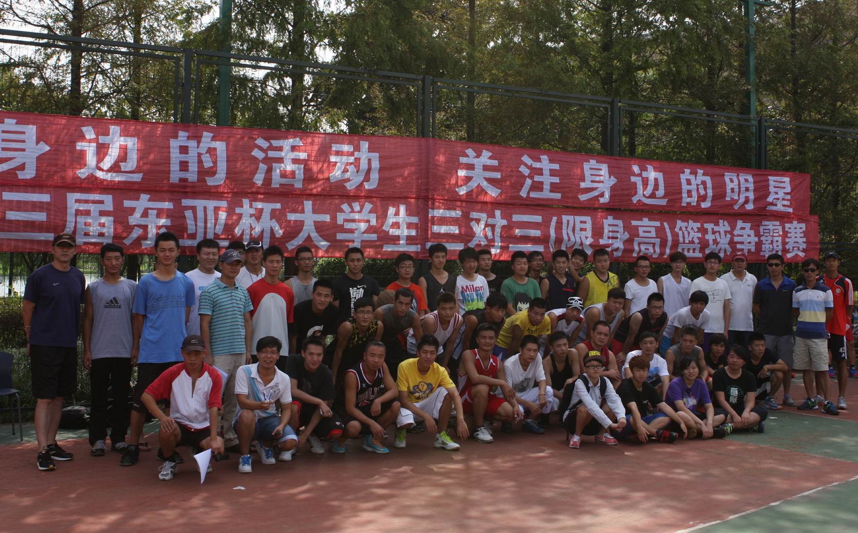 运动员、裁判员合影